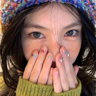 花落水流红